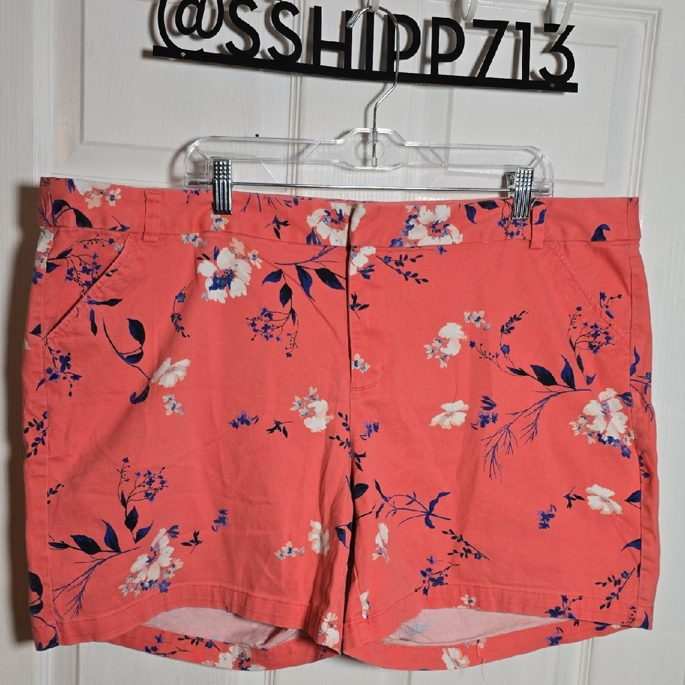 Boutique Floral 24W Coral Women's Bermuda Shorts